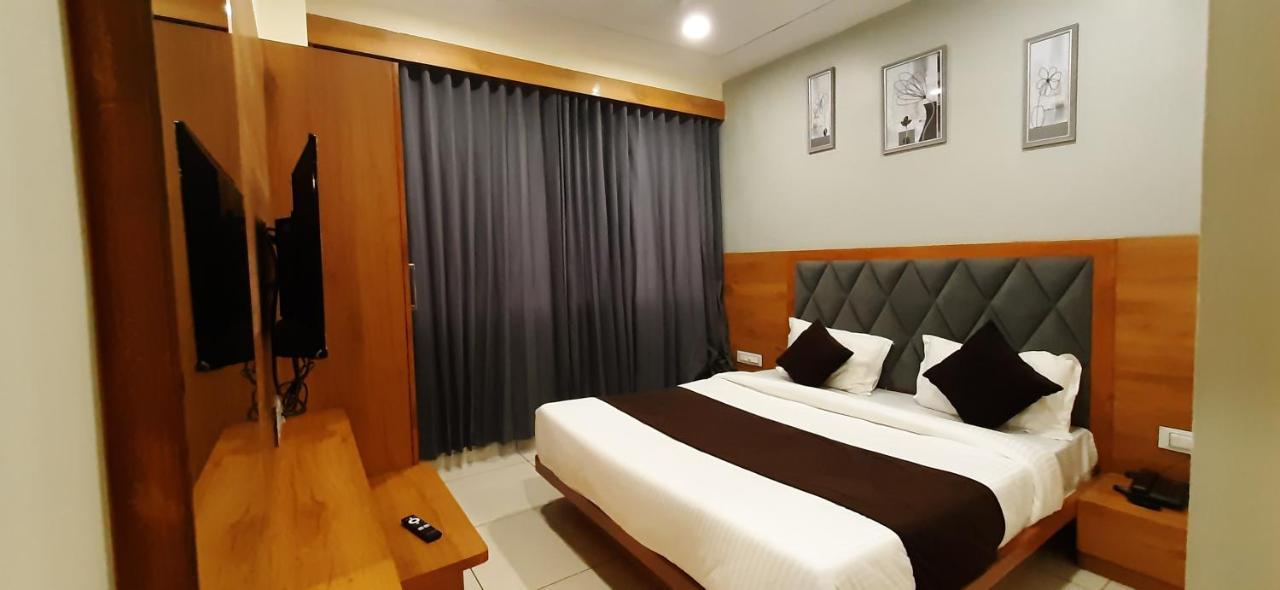 Hotel Suncity Ahmedabad Exterior photo