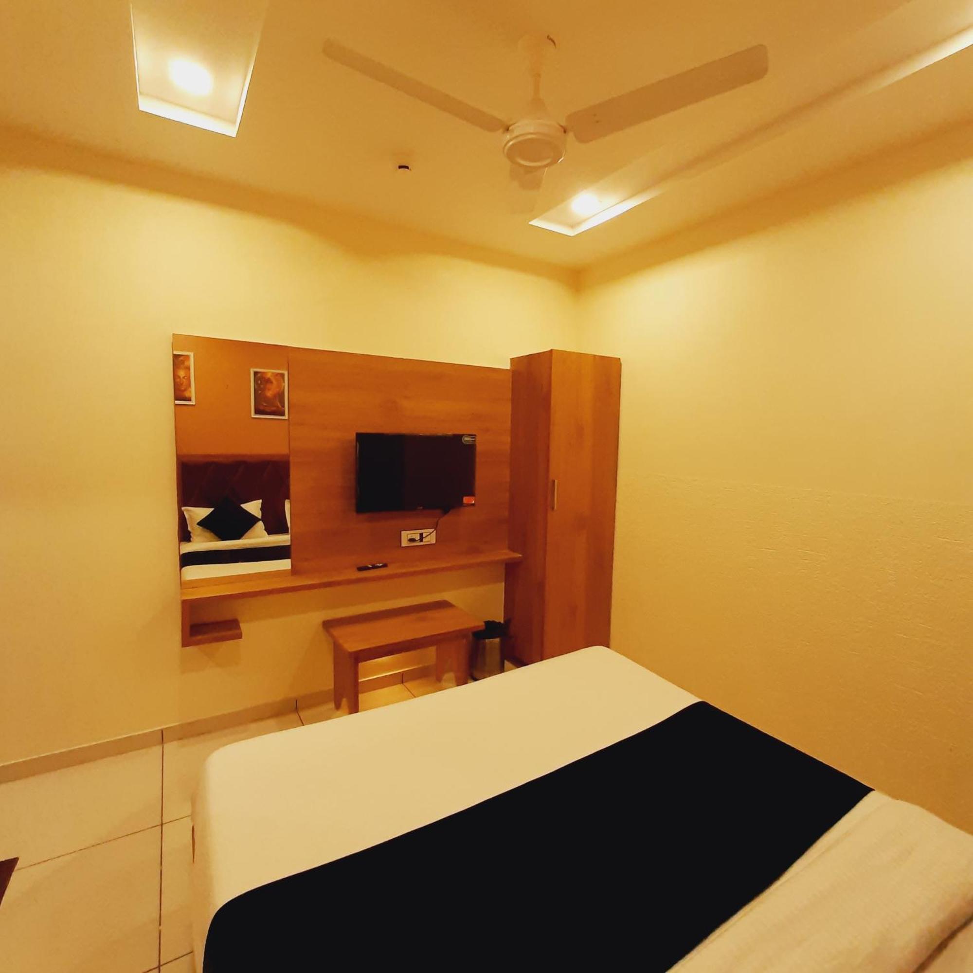 Hotel Suncity Ahmedabad Exterior photo
