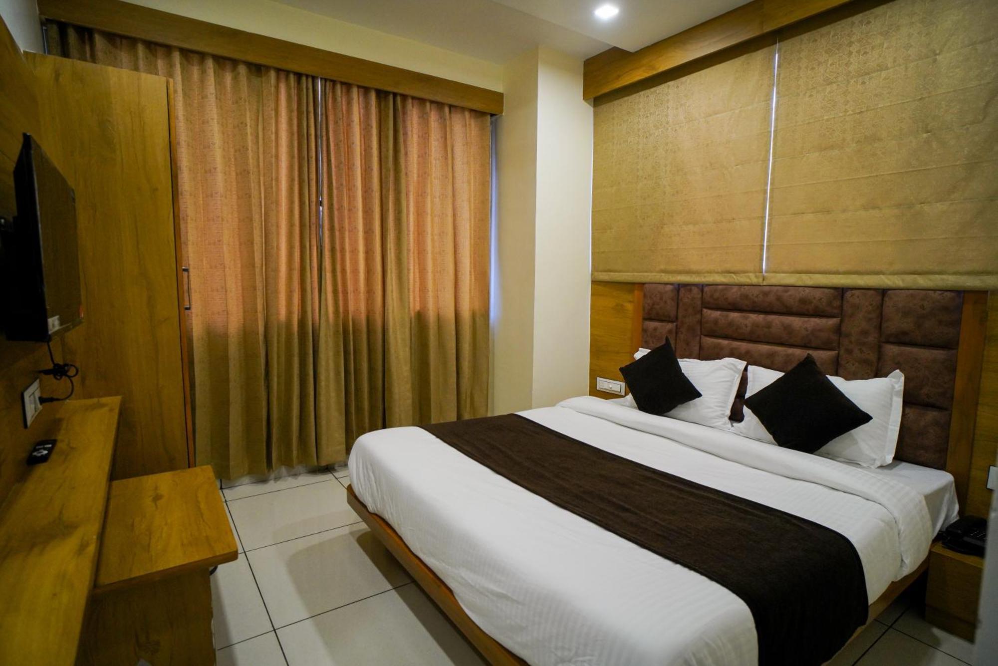 Hotel Suncity Ahmedabad Exterior photo