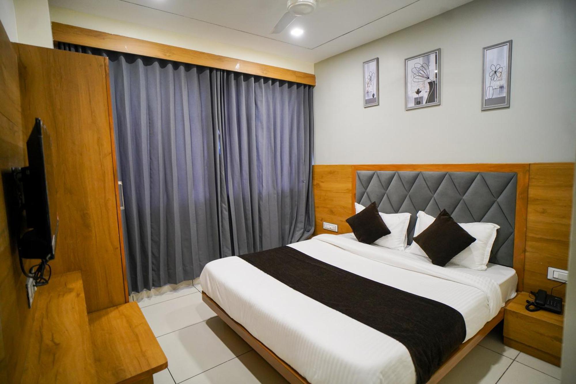 Hotel Suncity Ahmedabad Exterior photo