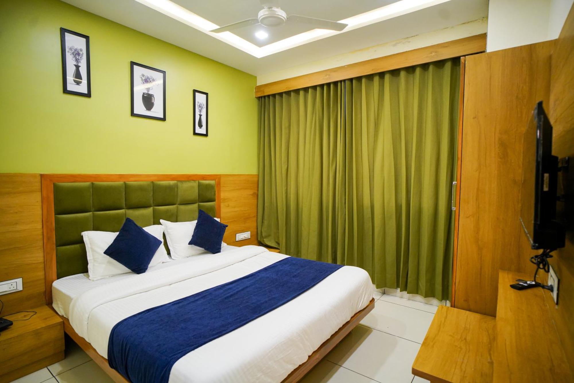 Hotel Suncity Ahmedabad Exterior photo